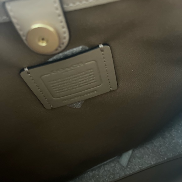 Sold! NWT Coach C8609 Town Bucket Bag With Dreamy Land Floral Print - Picture 10 of 11